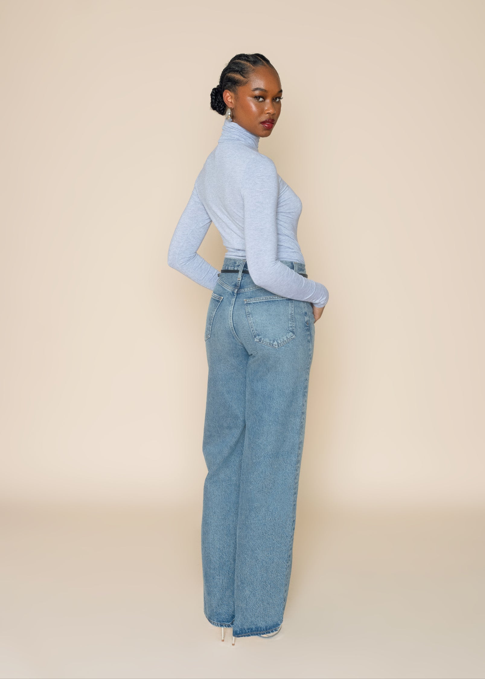 ROBIN TURTLENECK in Heather Grey – JOELLE MEAGHAN