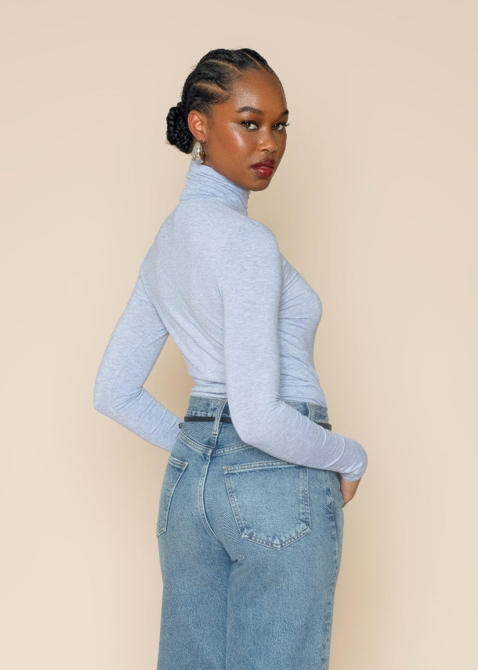 ROBIN TURTLENECK in Heather Grey – JOELLE MEAGHAN